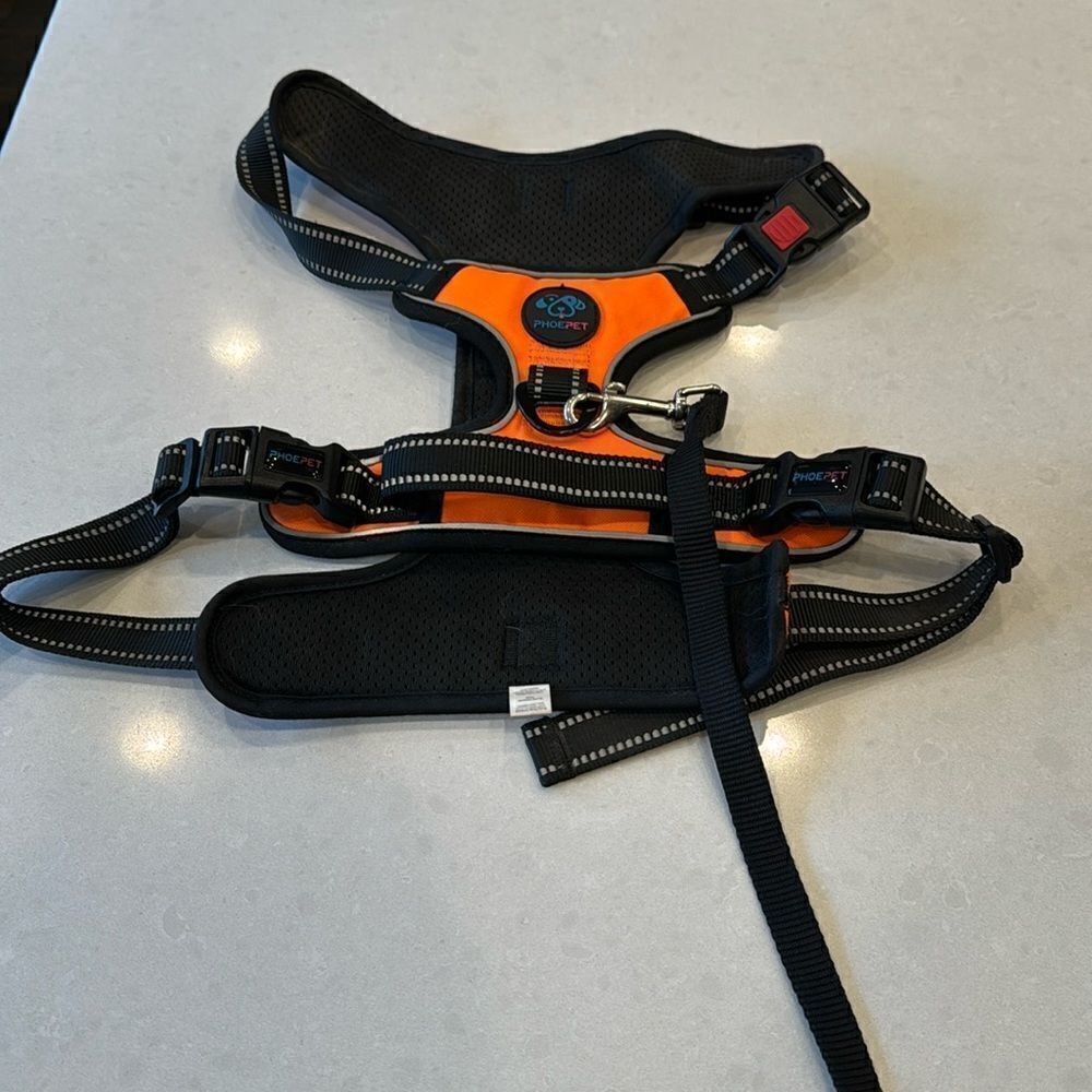 Phoepet dog harness no pull excellent condition reflective, adjustable options.
